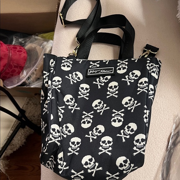 Betsey Johnson Black and White Skull insulated lunch bag - Picture 1 of 5